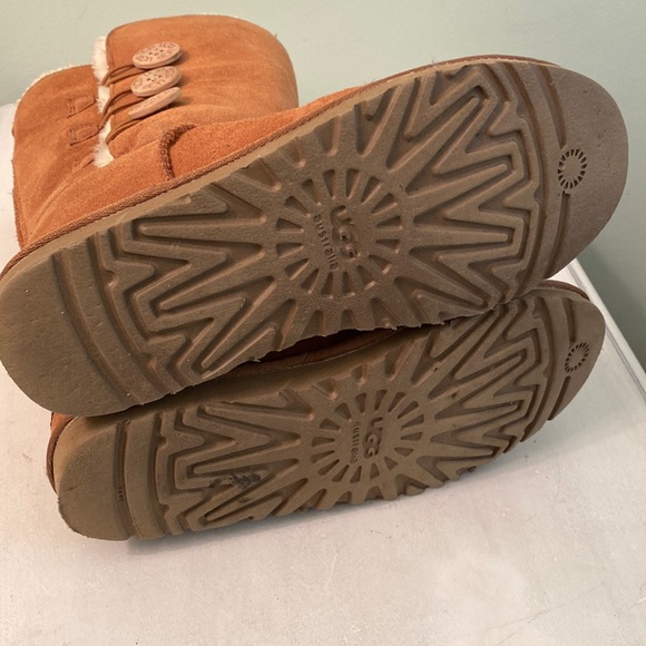 UGG Australia Bailey suede boots - Picture 14 of 16